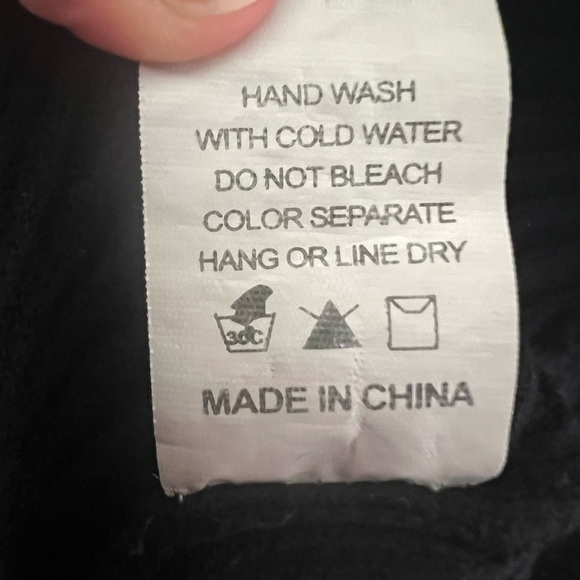 Debut Long Sleeve Light Sweater. Size M/L - Picture 6 of 6